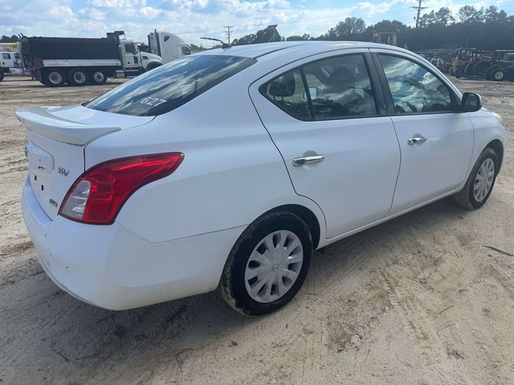 2014-nissan-versa-sv-4dr-sedan---56,707-actual-miles-image-3