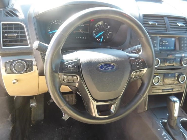 2017-ford-explorer-image-17