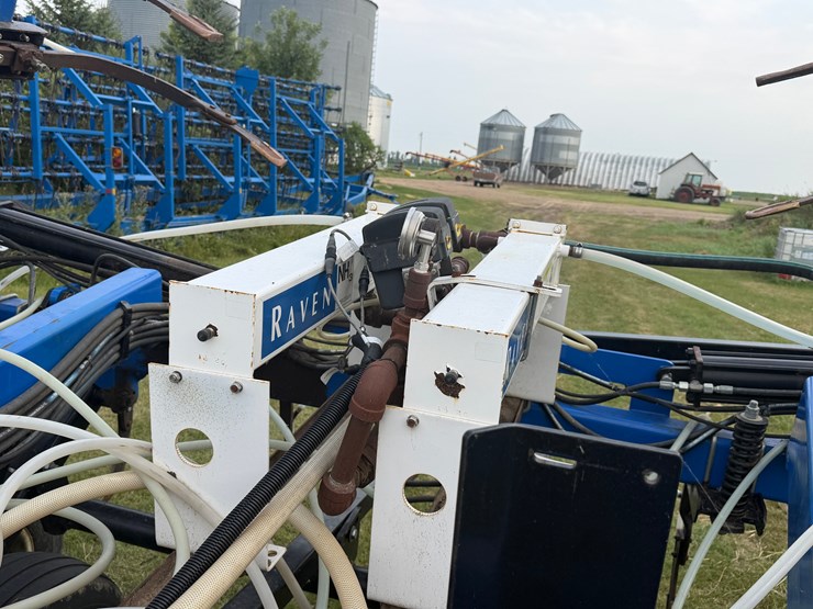 47'-model-tb47-nh3-applicator,-raven-control,-excellent-condition.-note:-this-piece-of-equipment-has-been-stored-inside-and-is-as-nice-as-you'll-ever-find.-includes-pallet-of-extra-nh3-drops-image-4