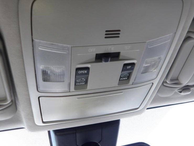 2017-toyota-rav4-xle-image-24