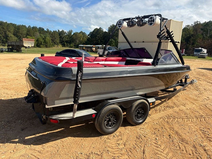 2000-tige-24v-ski-boat-w/-trailer-image-3
