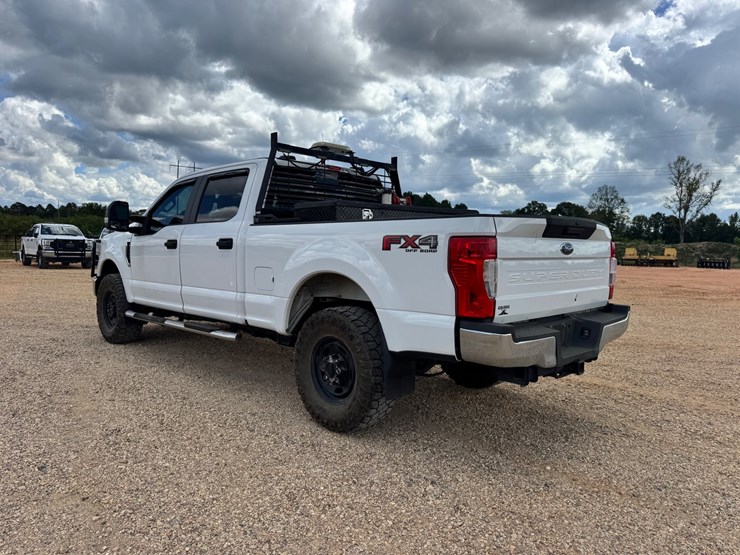2022-ford-f250-xl-image-3