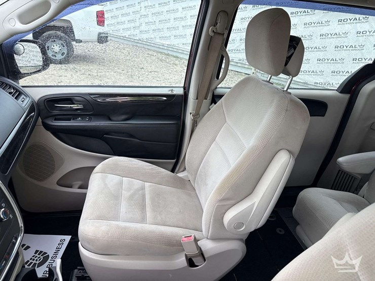 2014-dodge-grand-caravan-image-19
