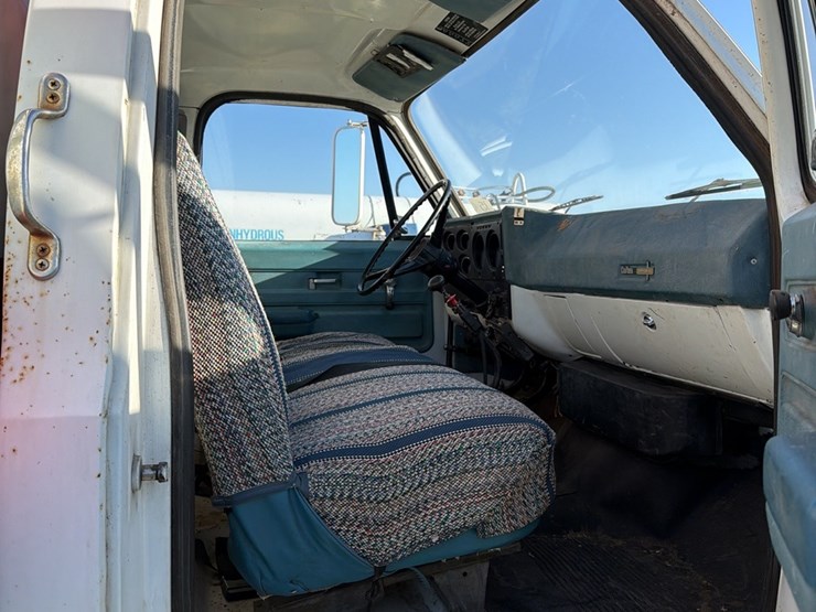 1973-tag-tandem-366-5+2,-motor-has-very-low-miles,-good-power,-roll-tarp,-truck-runs-and-operates-good-image-40