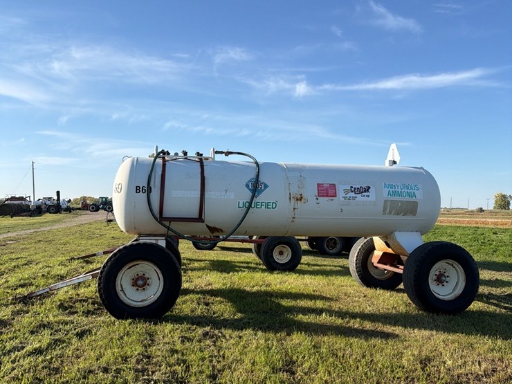 11-3.-1450-gallon-nh3-tank,-15-22.5-tires-image-4