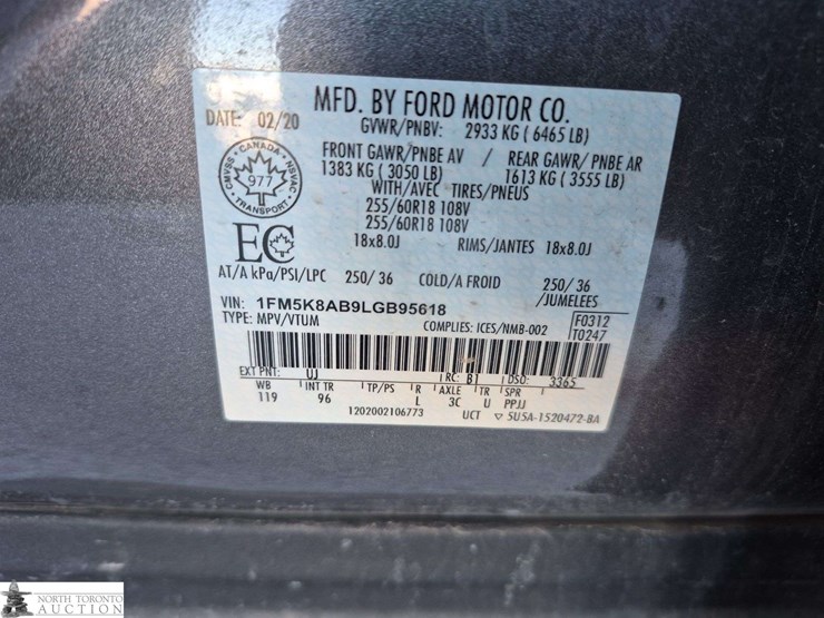 2020-ford-explorer-image-16