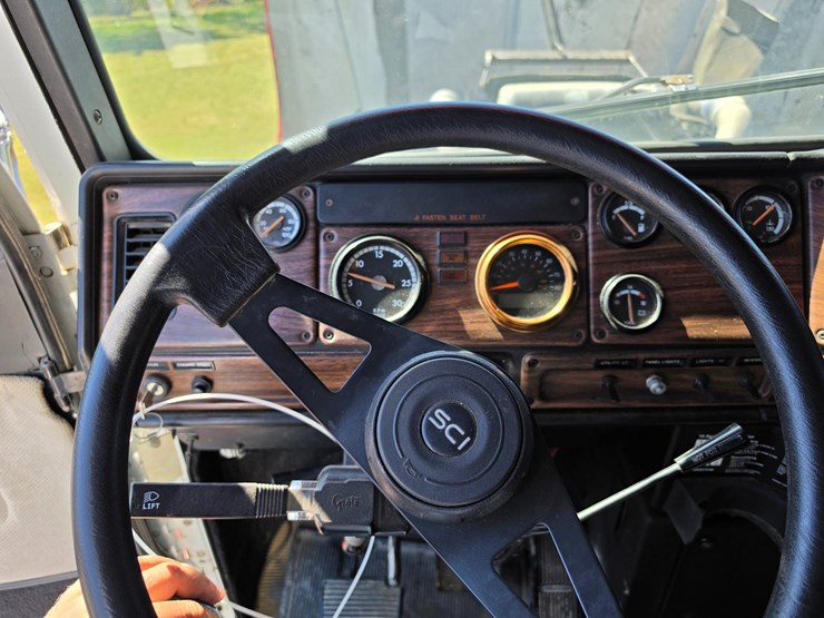 2001-freightliner-fld120-image-58