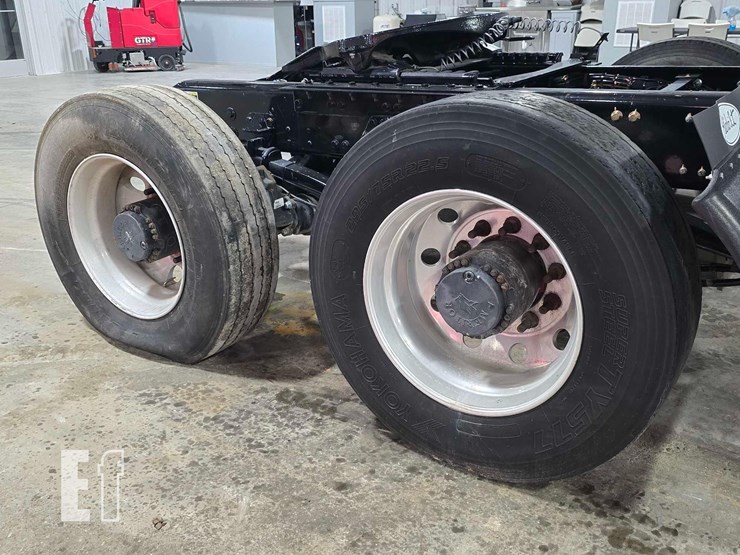 2024-peterbilt-579-image-24