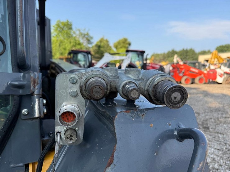 2016-deere-326e-image-11