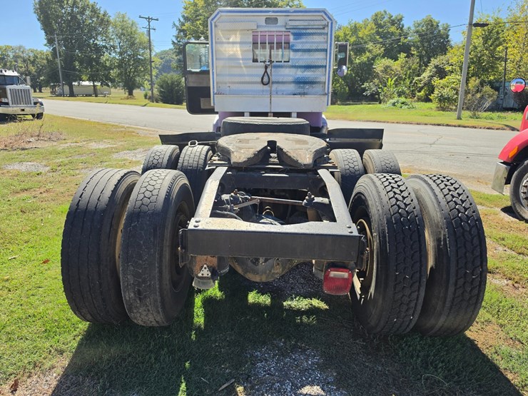 1996-peterbilt-377-image-59