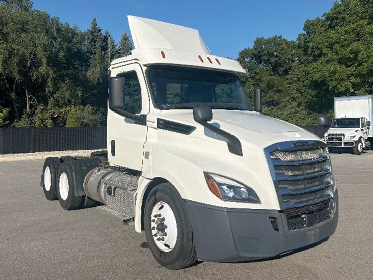 2019-freightliner-cascadia-126-image-1