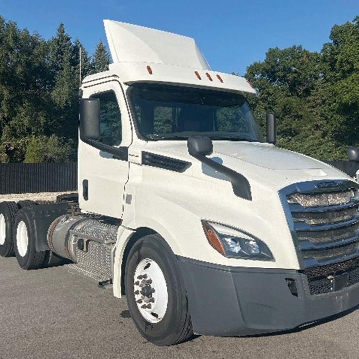 2019 FREIGHTLINER CASCADIA 126