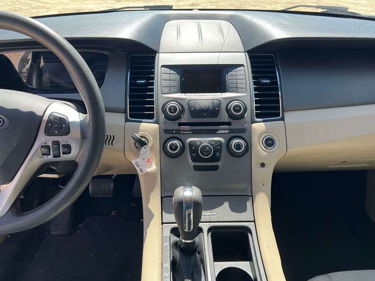 2016-ford-taurus-4-door-sedan-(101,832-miles)-image-13