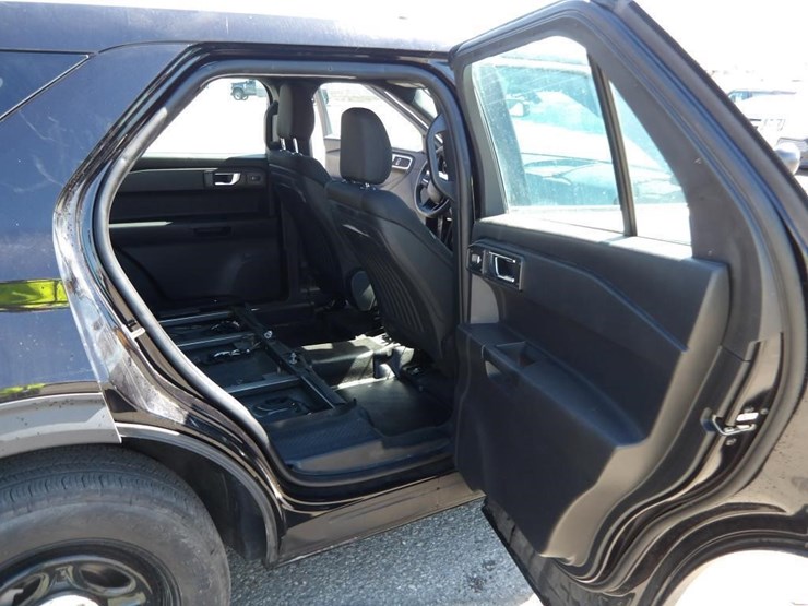 2020-ford-explorer-image-12