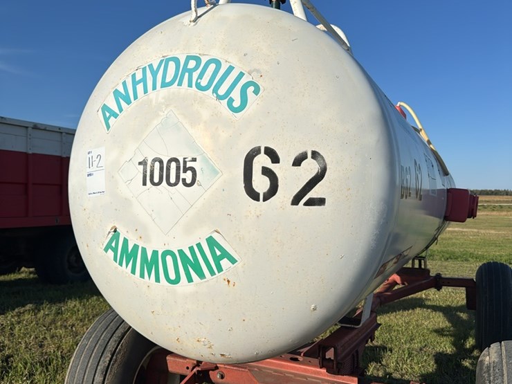 11-2.-1450-gallon-nh3-tank,-14l-16.1-tires-image-3