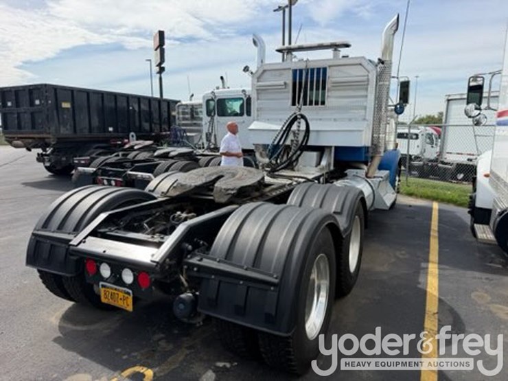 2015-kenworth-w900-image-5