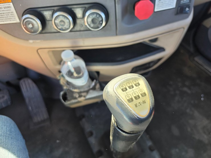 2014-peterbilt-579-image-51