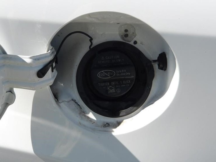 2016-toyota-rav4-xle-image-6