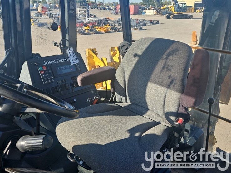 2018-deere-410l-image-35