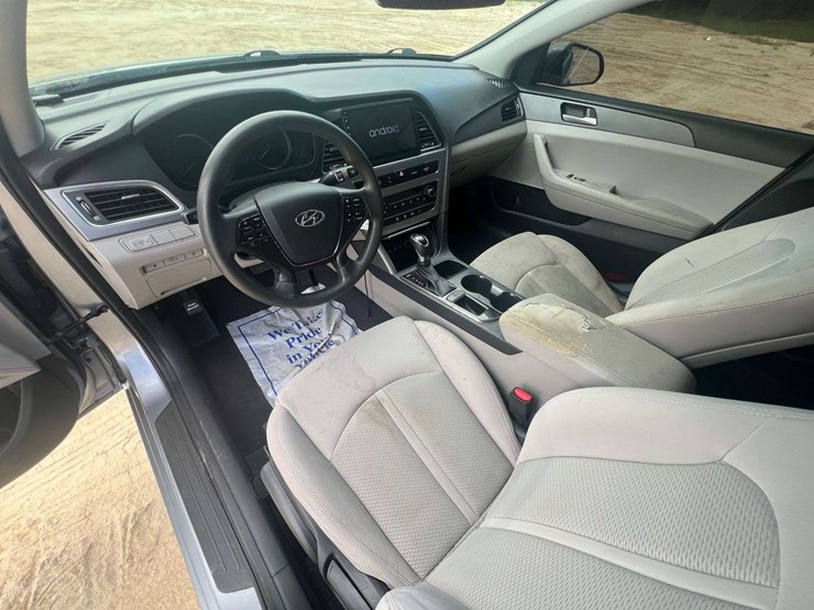 2017-hyundai-sonata-4-door-sedan-(165,391-miles)-image-11