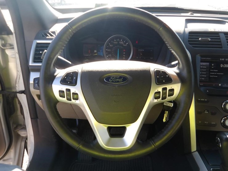 2012-ford-explorer-xlt-image-15