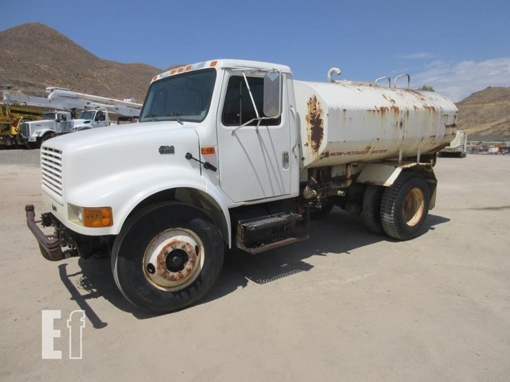2001-international-4700-image-1