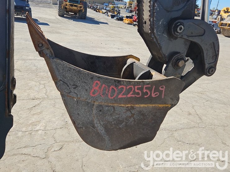 2018-deere-410l-image-24
