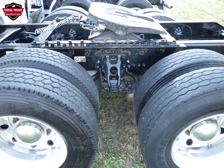 2022-kenworth-t680-image-13
