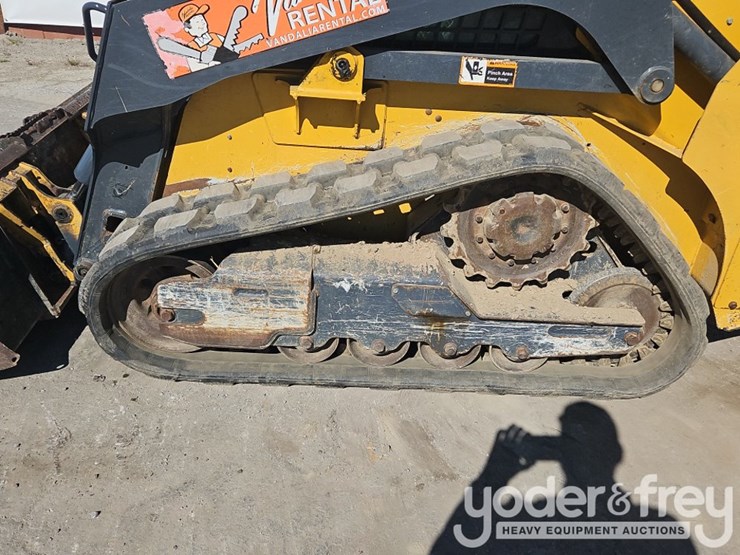 2019-deere-317g-image-16