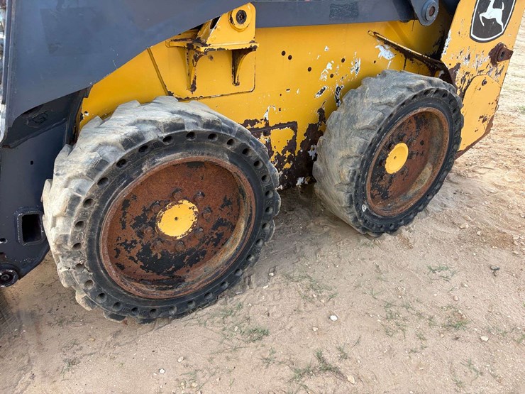 2021-john-deere-318-image-17