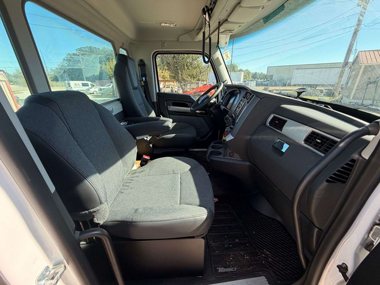 2024-kenworth-t880-image-51