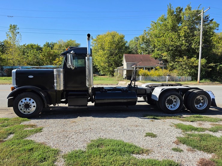 1999-peterbilt-379-image-4