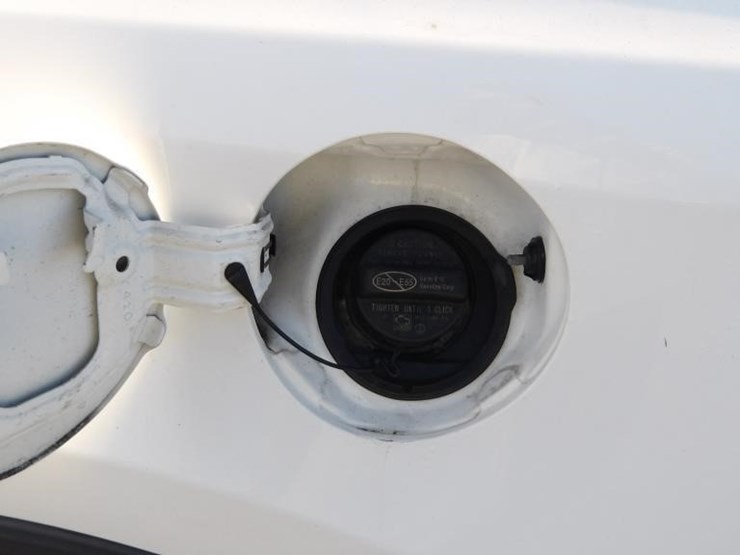 2016-toyota-rav4-xle-image-6