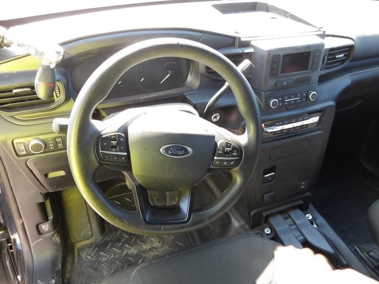 2020-ford-explorer-image-18