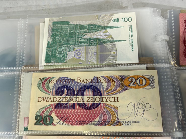 #40307-•-foreign-currency-bank-notes-image-148