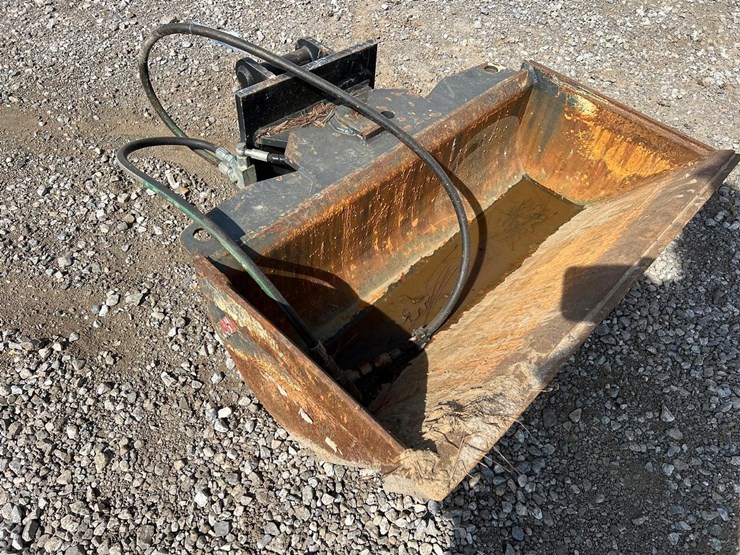 mongo-36"-excavator-tilt-bucket-image-3