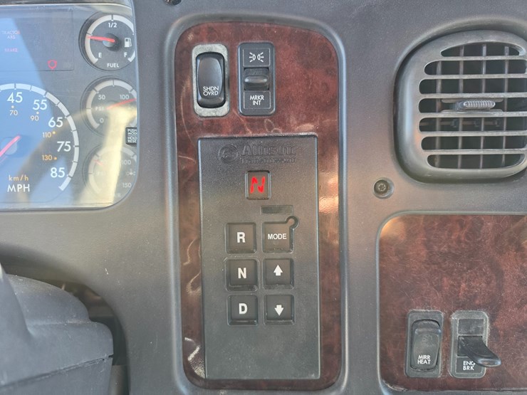 2007-freightliner-m2-106-image-62