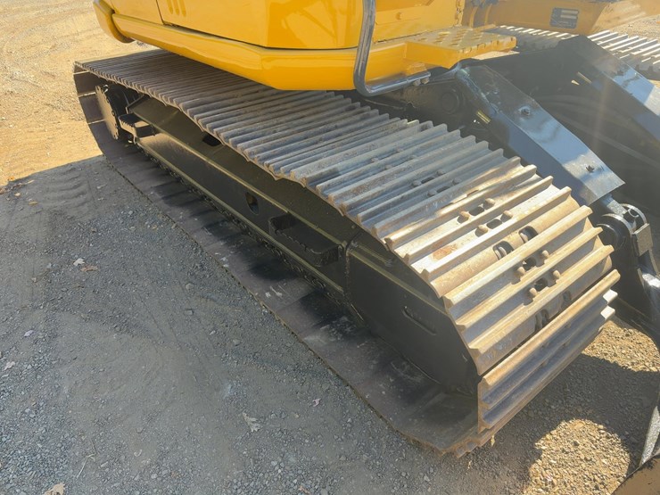2010-deere-135d-image-19