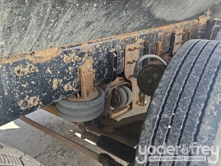 2019-freightliner-122sd-image-39