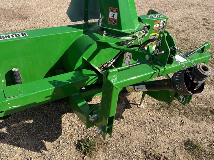 frontier-model-sb1174-like-absolutely-brand-new-3-point-snow-blower,-hydraulic-chute,-john-deere-jiffy-hitch,-none-nicer,-check-photos-image-4