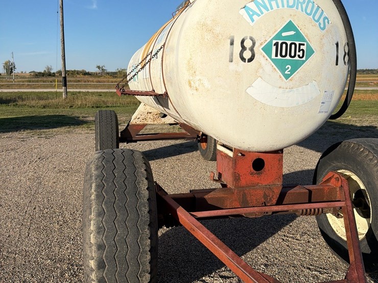 11-18-1450-gallon-nh3-tank,-16.5---22.5-tires-image-5