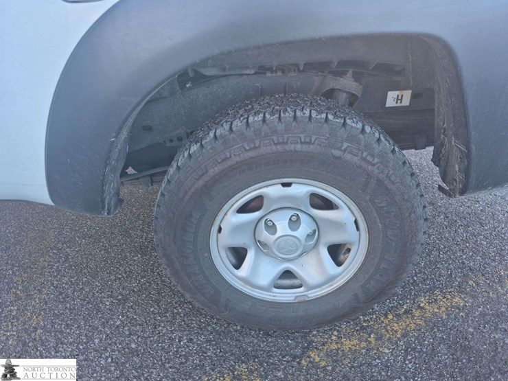 2015-toyota-tacoma-image-21