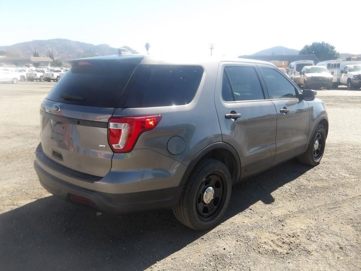 2018-ford-explorer-image-3