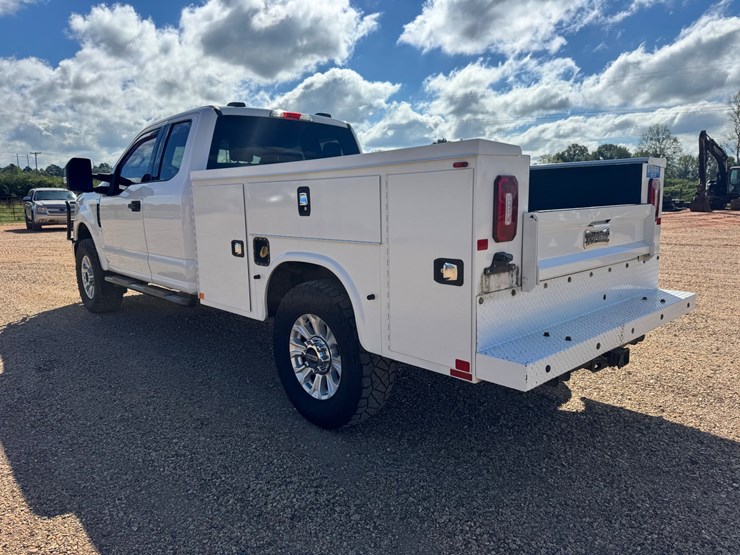 2020-ford-f250-xlt-image-3