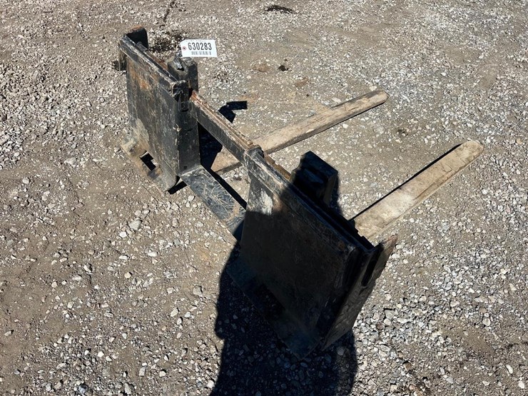 48”-skid-steer-pallet-forks-image-4
