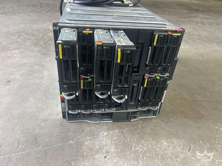 hp-blade-chassis-with-12-servers-image-4