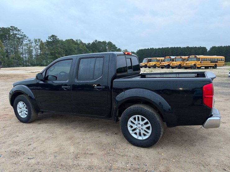 2015-nissan-frontier-image-2