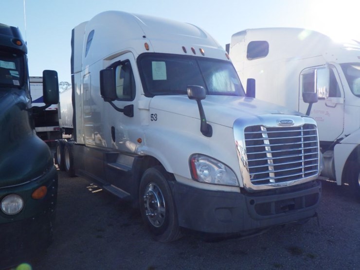 2015-freightliner-cascadia-125-image-5