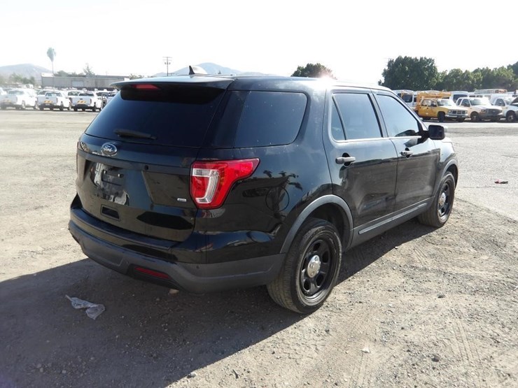 2018-ford-explorer-image-3