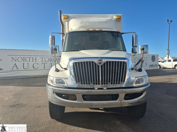 2009-international-durastar-4300-image-2